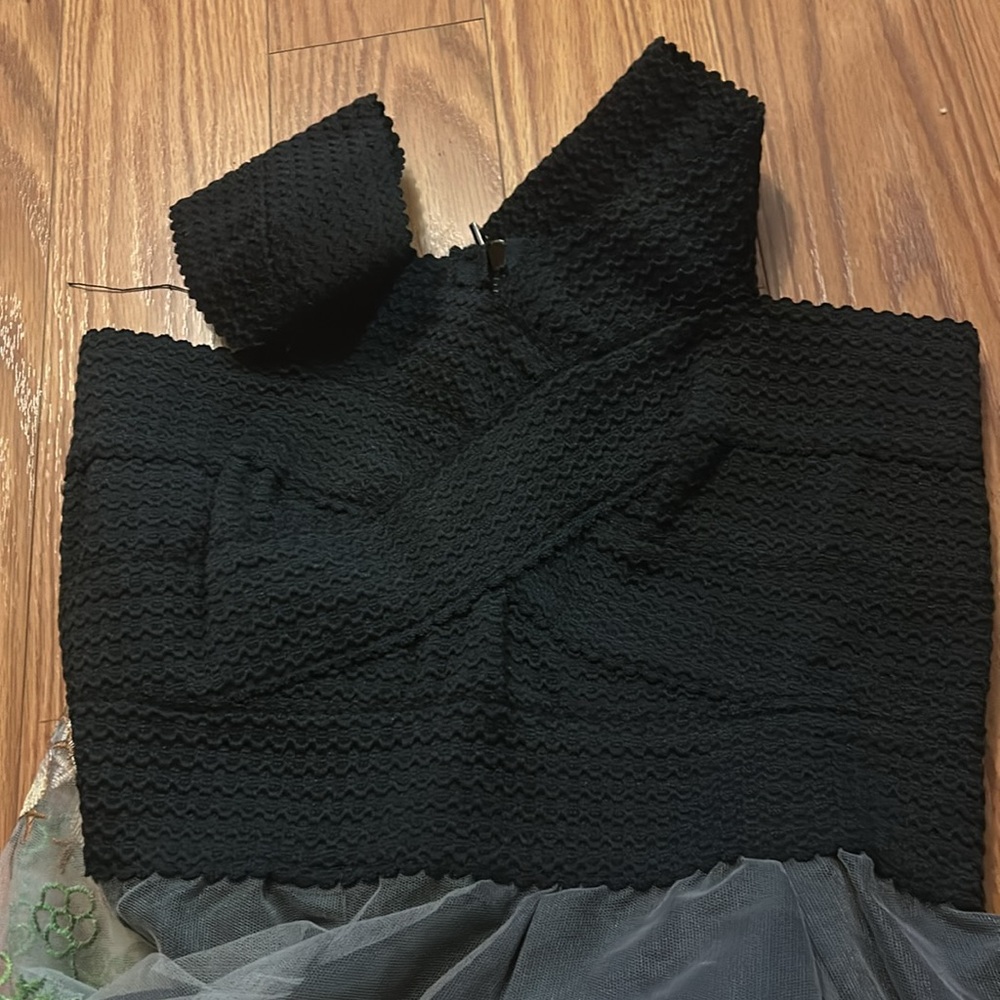 Dress - Picture 2 of 3
